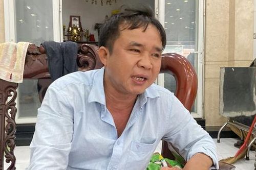 Người đàn ông bán vé số dạo trúng 22 tỷ đã được người thân đón về quê