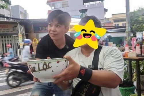 Diễn viên Việt nổi tiếng một thời được bắt gặp đi bán phá lấu ở Tân Phú