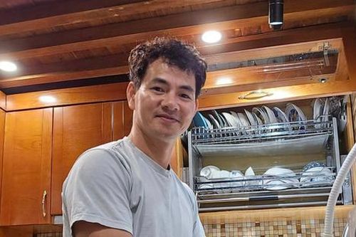 NSND Xuân Bắc đúng chuẩn người chồng mẫu mực, nửa đêm vẫn còn làm việc này
