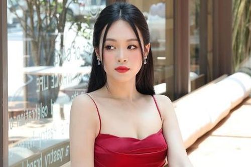 Bộ sưu tập hàng hiệu trăm triệu đồng của Á hậu kín tiếng nhất làng nhan sắc Việt