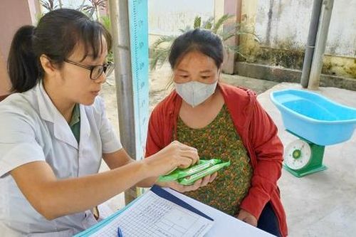 Phát tặng 36 nghìn gói khăn lau xua muỗi cho người dân 6 tỉnh bị ảnh hưởng bởi bão, lũ