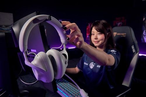 Alienware trình làng mẫu tai nghe mới chuyên cho thể thao điện tử