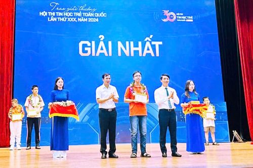 Thúc đẩy phong trào tin học thành phố phát triển