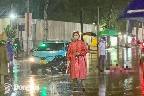 Xe máy va chạm xe taxi trên đường Võ Thị Sáu làm 1 người tử vong