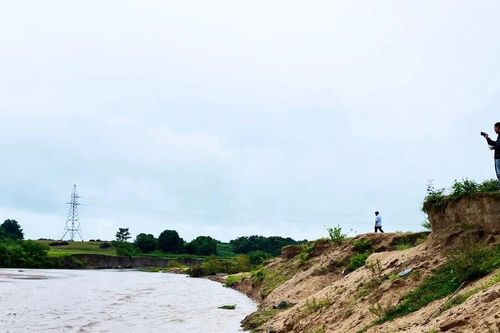 Thấp thỏm nỗi lo sạt lở bờ sông Ba