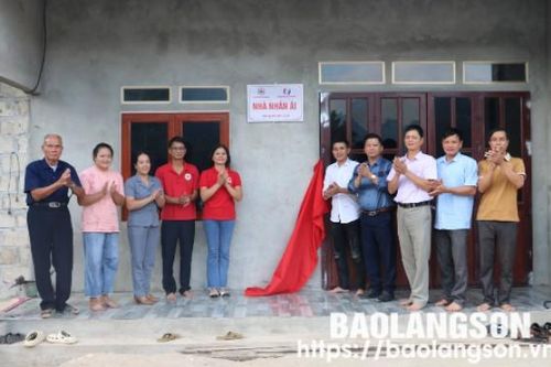 Bàn giao nhà nhân ái cho hộ có hoàn cảnh khó khăn tại huyện Bắc Sơn