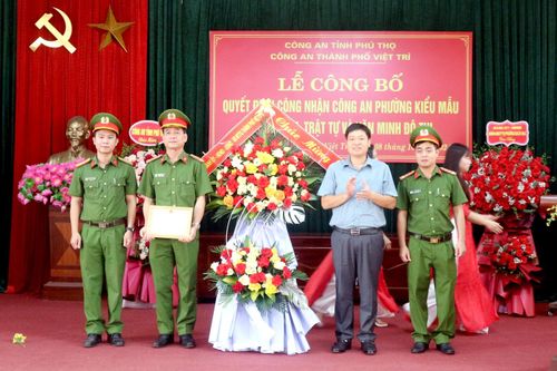 Lễ công bố Quyết định và trao giấy chứng nhận Công an phường kiểu mẫu về an ninh trật tự và văn minh đô thị