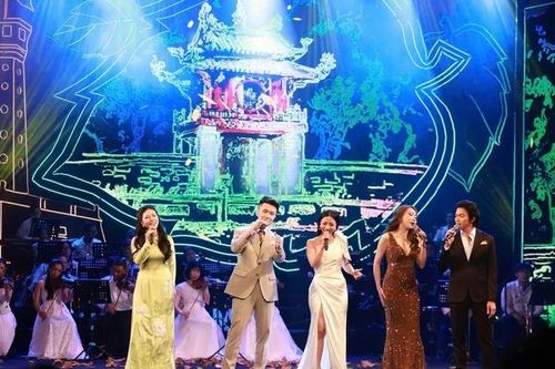 Khoảnh khắc lịch sử và một Hà Nội lãng mạn, hào hoa hiển hiện qua đêm nhạc thu đầy ấn tượng