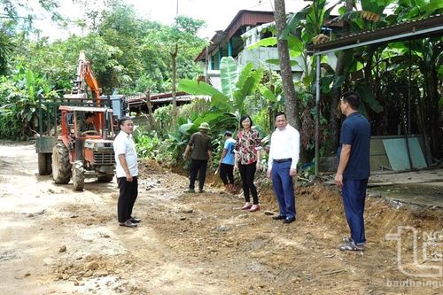 Phú Lương: Nâng cấp 2 tuyến đường bị xuống cấp bởi mưa lũ