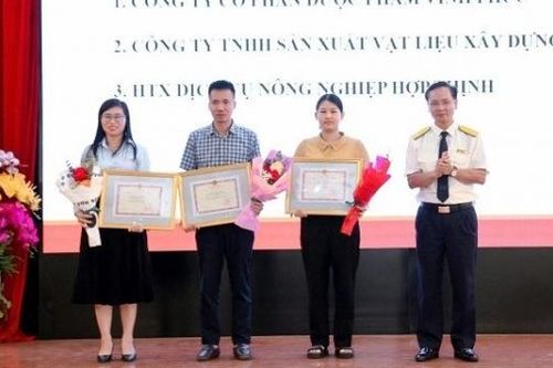 Cục Thuế Vĩnh Phúc tuyên dương 65 người chấp hành tốt pháp luật thuế