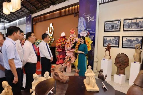 Giới thiệu 300 sản phẩm gốm, sứ tại triển lãm 'Hồn của đất'