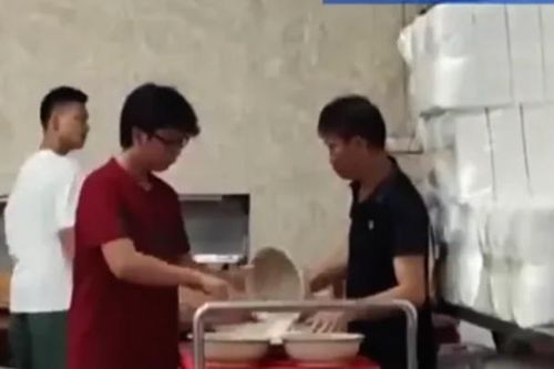 Dừng hợp đồng với đơn vị cung cấp suất ăn sau vụ sinh viên phải ăn cơm, canh thừa