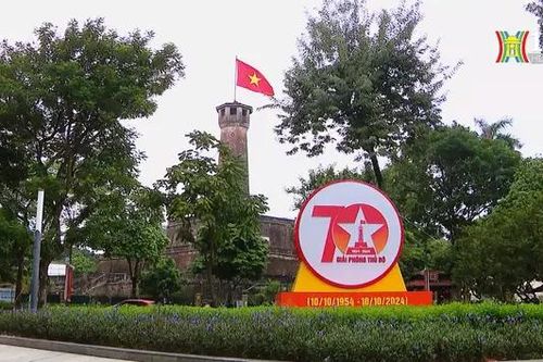 Phố phường rực rỡ cờ hoa mừng Ngày Giải phóng Thủ đô