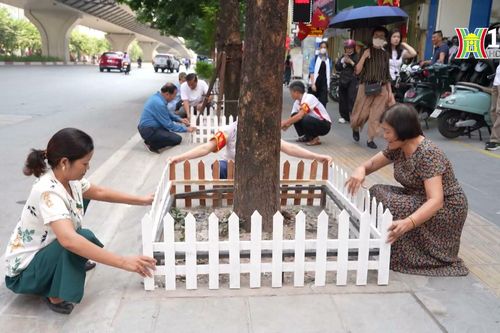 Người dân thi đua làm đẹp phố phường