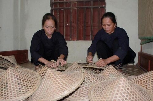 Nghề đan nón 'Chúp xà' của người Nùng An