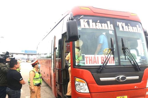 Độ tuổi tối đa điều khiển các loại xe hạng E là bao nhiêu?
