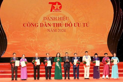 Hà Nội vinh danh 10 Công dân Thủ đô ưu tú