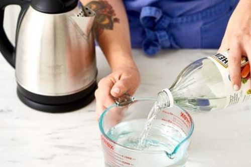 Cách khử mùi nhựa, mùi hôi, cặn bẩn của ấm siêu tốc cực hiệu quả