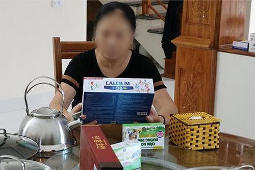 Bi hài bẫy vinh danh về làng