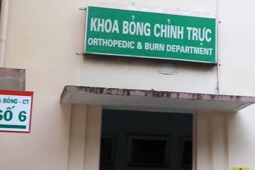 Nối ngón tay bị đứt lìa cho bệnh nhi