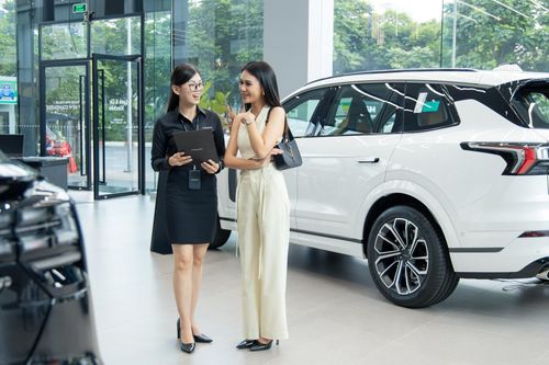Sale xe phấn khởi sau tháng đầu giảm phí trước bạ