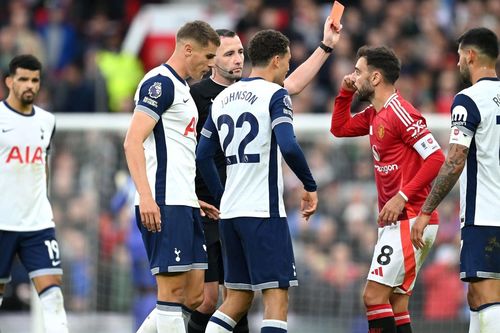 Trọng tài mắc sai lầm nghiêm trọng với Man Utd