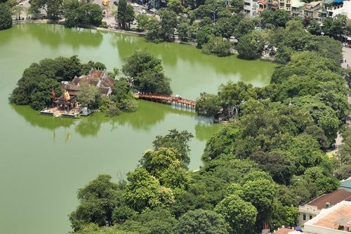 Đền Ngọc Sơn - Cận thủy lâu đài