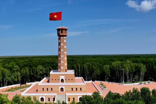 Thiêng liêng Kỳ đài Thủ đô nơi cuối trời Tổ Quốc