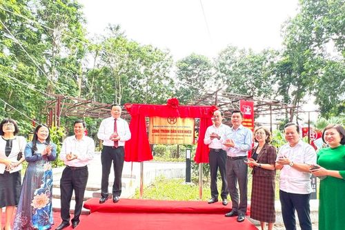Quận Đống Đa gắn biển công trình 'dân vận khéo' chào mừng giải phóng Thủ đô