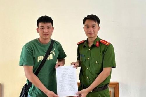 Công an hỗ trợ công dân nhận lại gần 40 triệu đồng do chuyển khoản nhầm