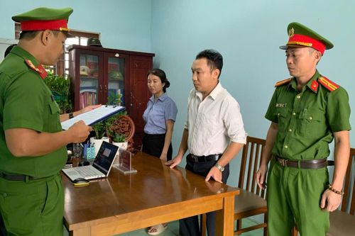 Chứng thực thừa kế sai quy định, cán bộ công chứng bị bắt tạm giam