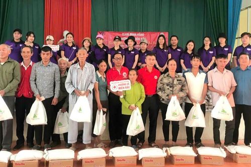Hội Chữ thập đỏ tỉnh Quảng Nam thăm, tặng quà hỗ trợ đồng bào tỉnh Bắc Giang, Lạng Sơn khắc phục thiệt hại bão số 3