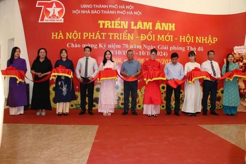 Triển lãm ảnh 'Hà Nội Phát triển – Đổi mới – Hội nhập