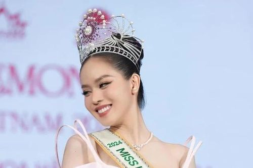 Vắng mặt tại lễ trao sash cho Hoa hậu Thanh Thủy, Phương Nhi tiếp tục 'ở ẩn'