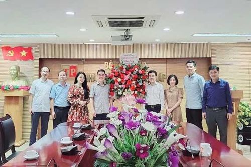 Báo Pháp luật Việt Nam chúc mừng NXB Tư pháp nhân kỷ niệm Ngày truyền thống ngành Xuất bản