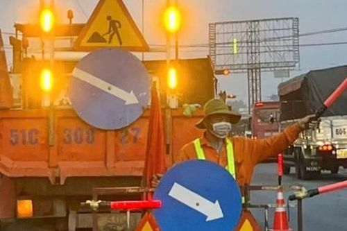 Sửa chữa quốc lộ 51: Xe cộ 'rồng rắn' nhích từng bước qua giao lộ