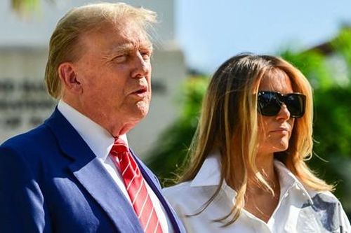Lần đầu ông Trump tán tỉnh bà Melania