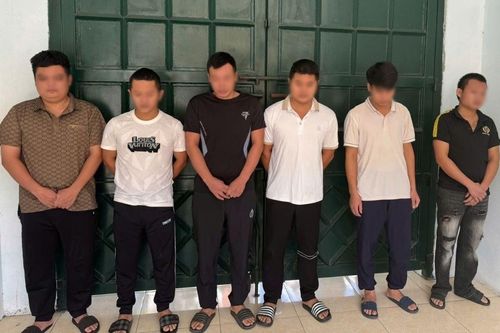 Mời bạn tới nhà sử dụng ma túy tập thể