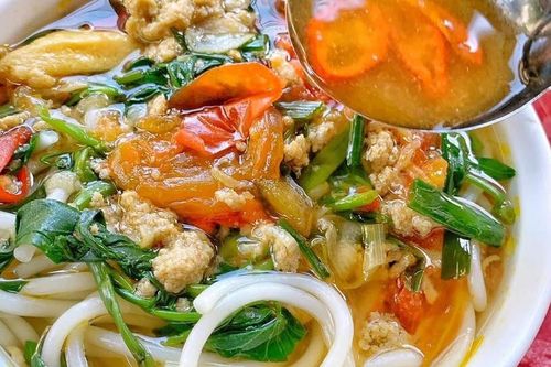 Món bún tên lạ ở Nam Định giá 15.000 đồng, khách ăn 2 bát vẫn thèm