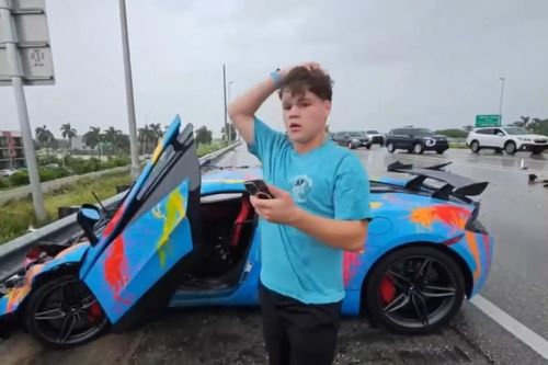 Mải livestream, một YouTuber tự mình phá nát siêu xe McLaren 570S đắt tiền