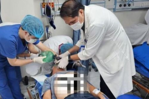 Cứu sống người đàn ông 66 tuổi đột ngột giảm ý thức, xuất huyết cầu não nguy kịch