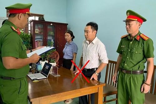 Vì sao một cán bộ xã ở Quảng Nam bị bắt?