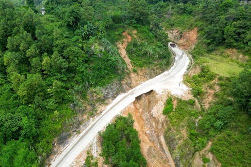 Dốc Pù Lống (Quỳ Hợp) sạt lở nghiêm trọng