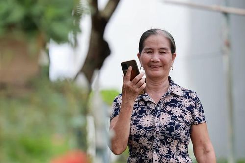 Viettel chạy đua nước rút để mỗi người dân có điện thoại kết nối Internet