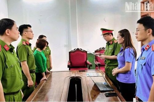 Khởi tố một Giám đốc làm giả con dấu, tài liệu của cơ quan, tổ chức
