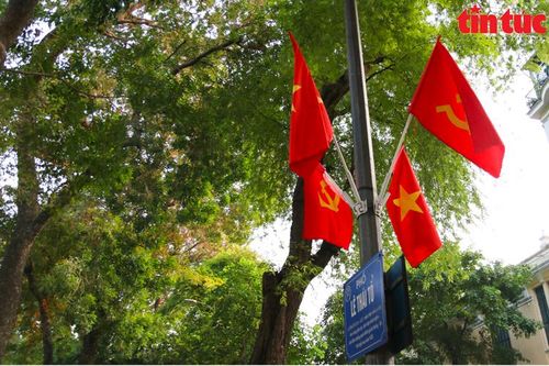 Hà Nội trang trí phố phường chào mừng kỷ niệm 70 năm ngày Giải phóng Thủ đô