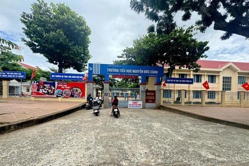 Bản tin 9/10: Thông tin vụ cô giáo nhập viện, học sinh nghỉ học vì mùi hôi 'lạ'