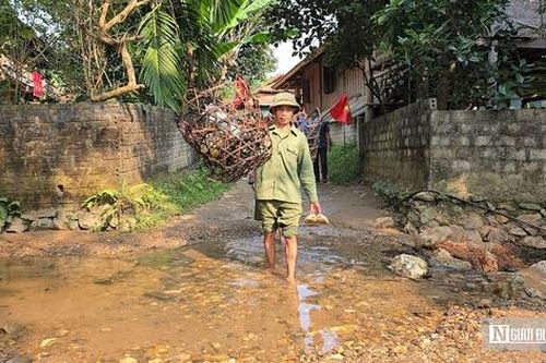 Người dân vùng cao Nghệ An khát khao cây cầu vượt lũ