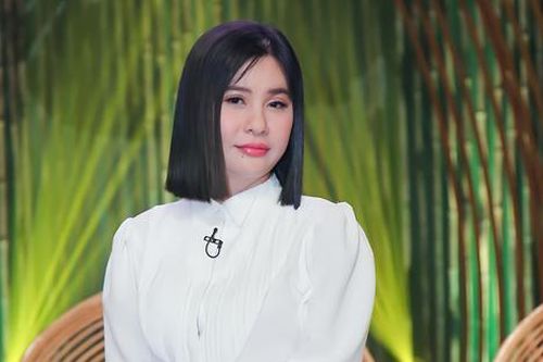Cát Phượng nói gì khi bị đồn đi sửa mũi?