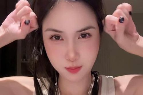 Bà xã Duy Mạnh hé lộ tuyệt chiêu vàng giữ vẻ đẹp 'không tuổi' ở U40